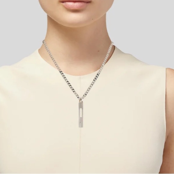 Authentic GUCCI
G Bar Pendant Necklace - Picture 9 of 12